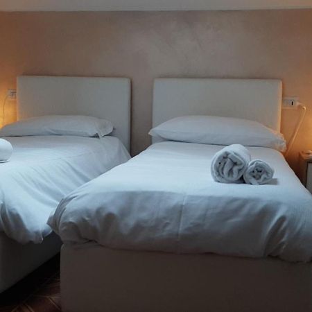 Camere Porto Vecchio Con Parcheggio A Pochi Passi Dal Castello Малчезине Екстериор снимка