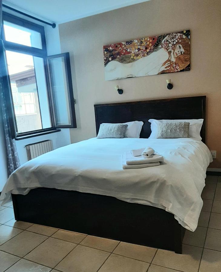 Camere Porto Vecchio Con Parcheggio A Pochi Passi Dal Castello Малчезине Екстериор снимка