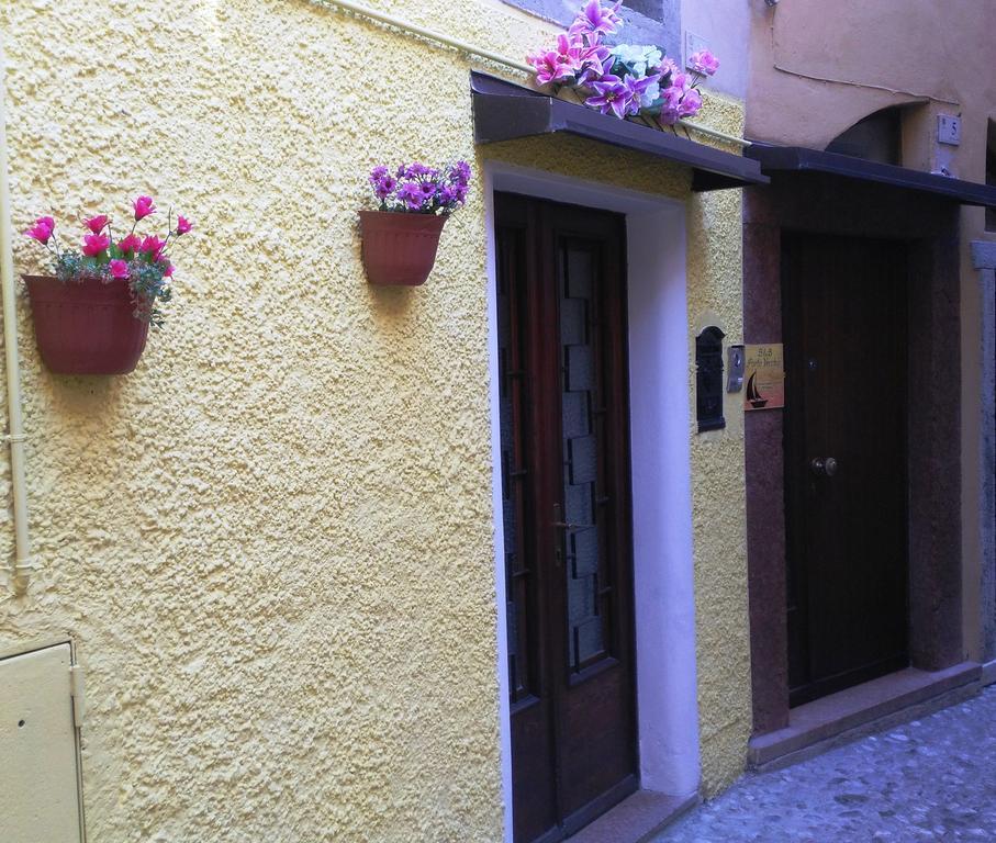 Camere Porto Vecchio Con Parcheggio A Pochi Passi Dal Castello Малчезине Екстериор снимка