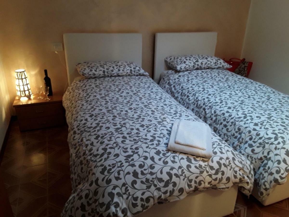 Camere Porto Vecchio Con Parcheggio A Pochi Passi Dal Castello Малчезине Екстериор снимка